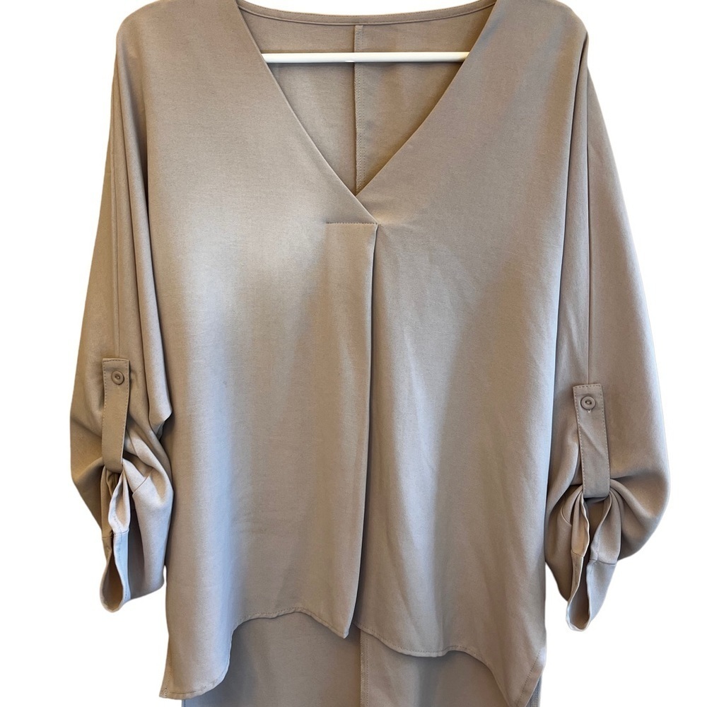 𝅺Long Sleeve V-Neck Pull-Over Blouse with Longer Back EUC